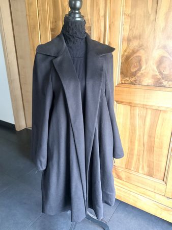 Manteau Akris cachemire et soie, taille 42, noir chic!