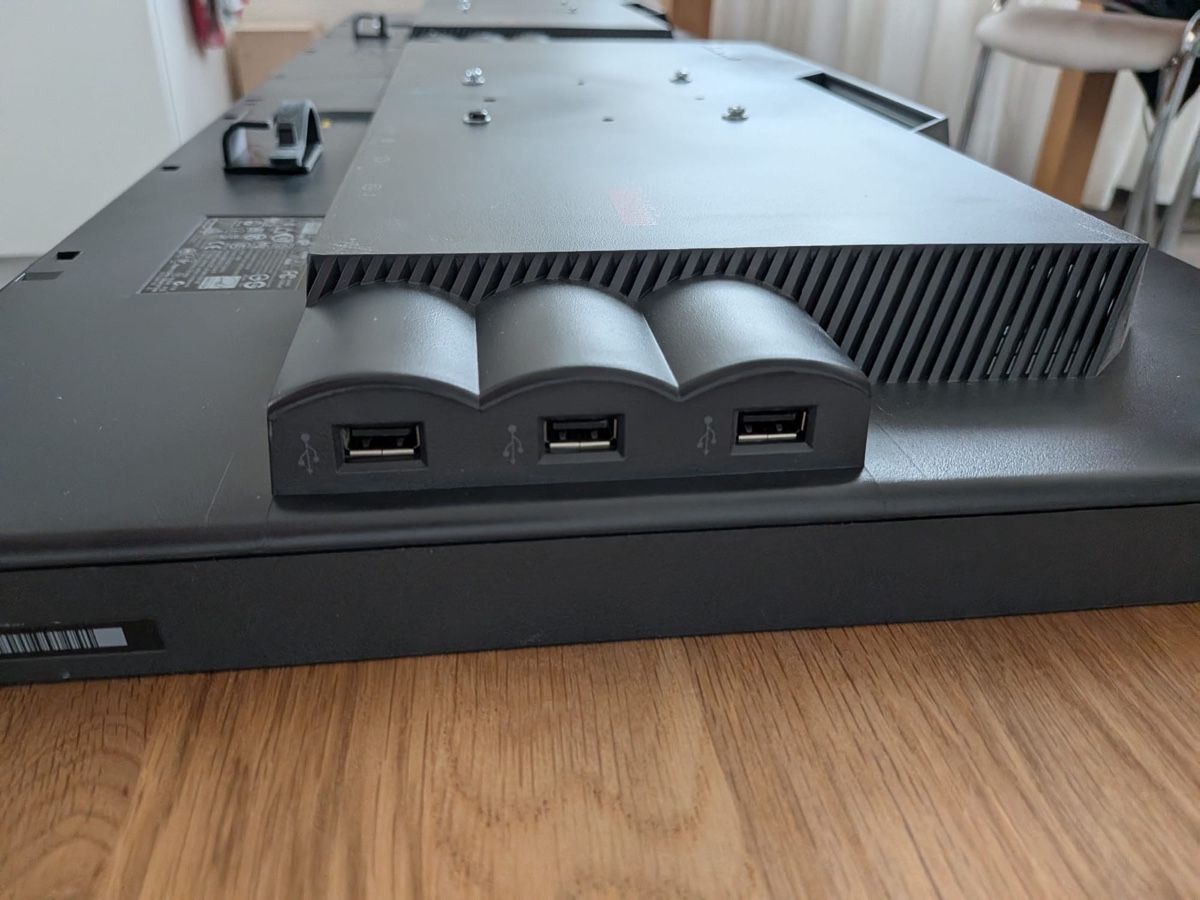 Lenovo Monitor: 24 Zoll Lenovo Computerbildschirme – Usato da Vaduz venduto da alina_hasler 2