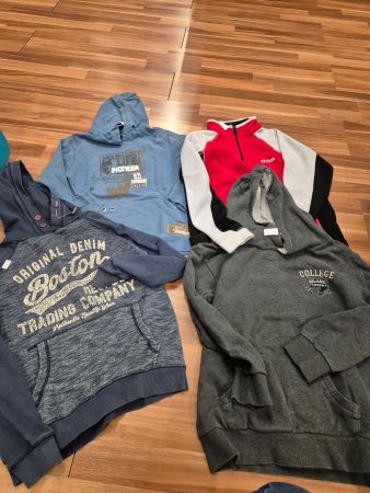 3 Hoodies und 1 Fliesspulli gr 140 B30