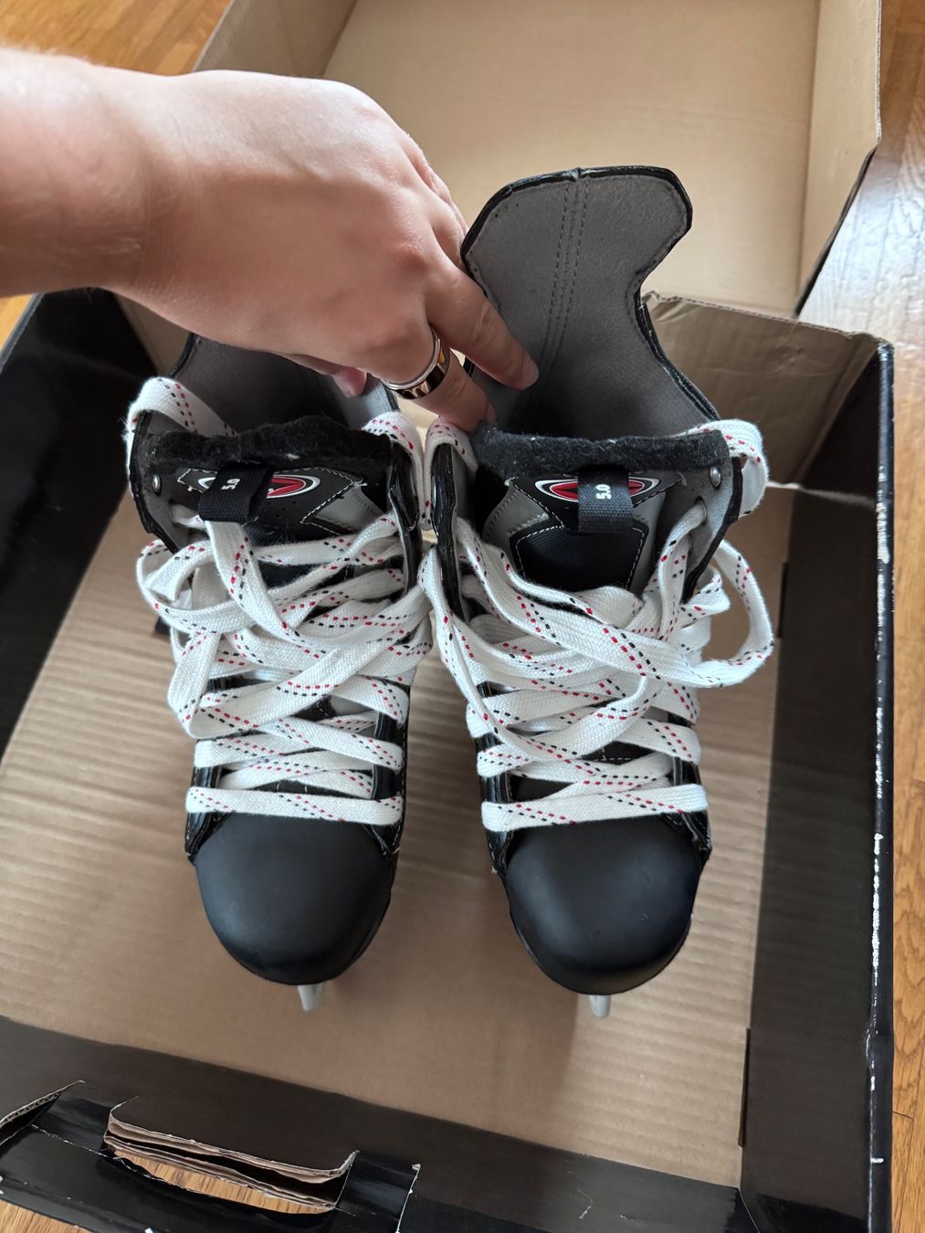Easton Schlittschuhe: Schlittschuh Grösse 38 – Neu (gemäss Beschreibung) aus Dielsdorf von Gioma06