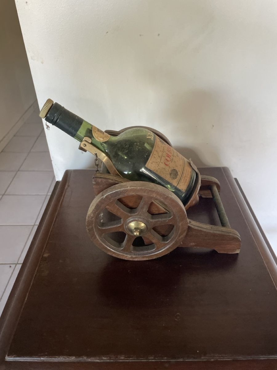 Portabottiglie: Support bouteille bois style canon avec bouteille vide – Usato da Meyrin venduto da jul_km5p 2