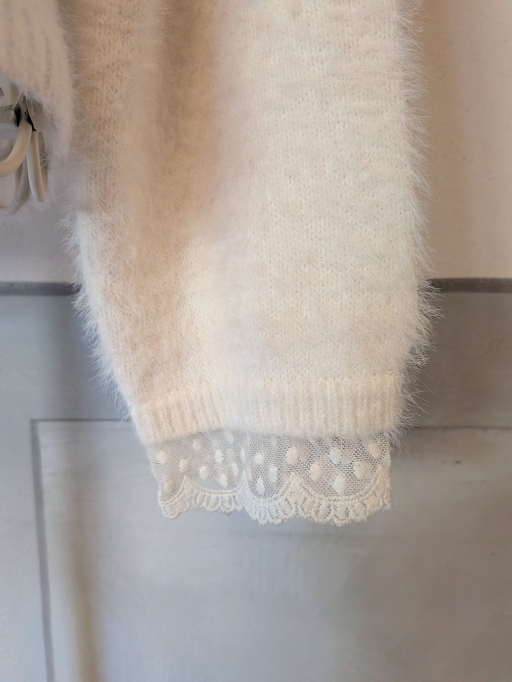 Maglioni & Felpe: Warmer Pulli weiss mit Rüschen - Grösse L – Usato da Dietfurt venduto da Subforce1853 4