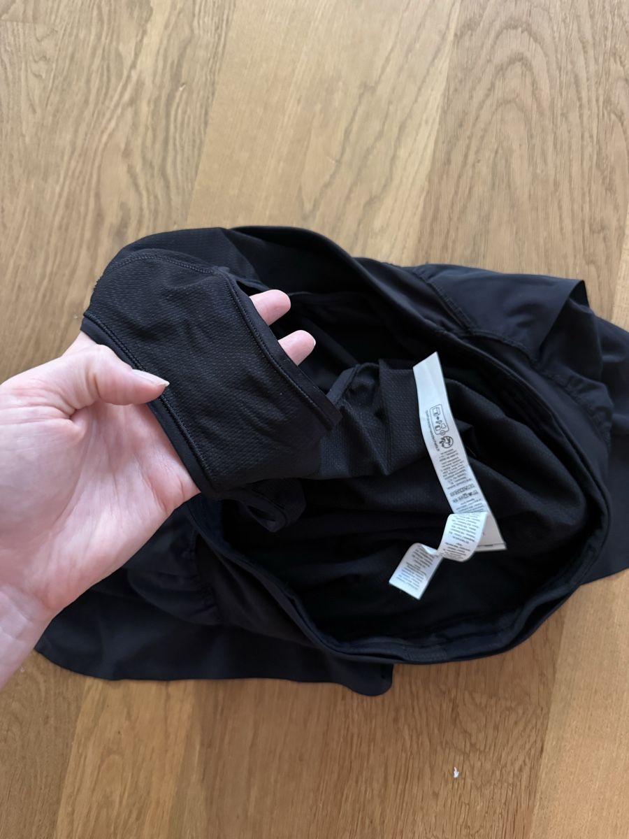 Lululemon Pantaloni: Lululemon Shorts  – Nuovo (secondo la descrizione) da Luzern venduto da Itsclaire 1