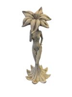 Elegante Frauenfigur Lilie Gartendekoration Statue