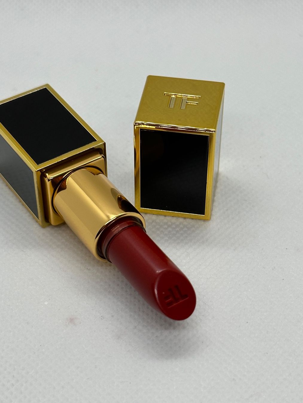 Tom Ford Make-up: Tom Ford rouge à lèvres 2 g – Nuovo (secondo la descrizione) da Pully venduto da Natala