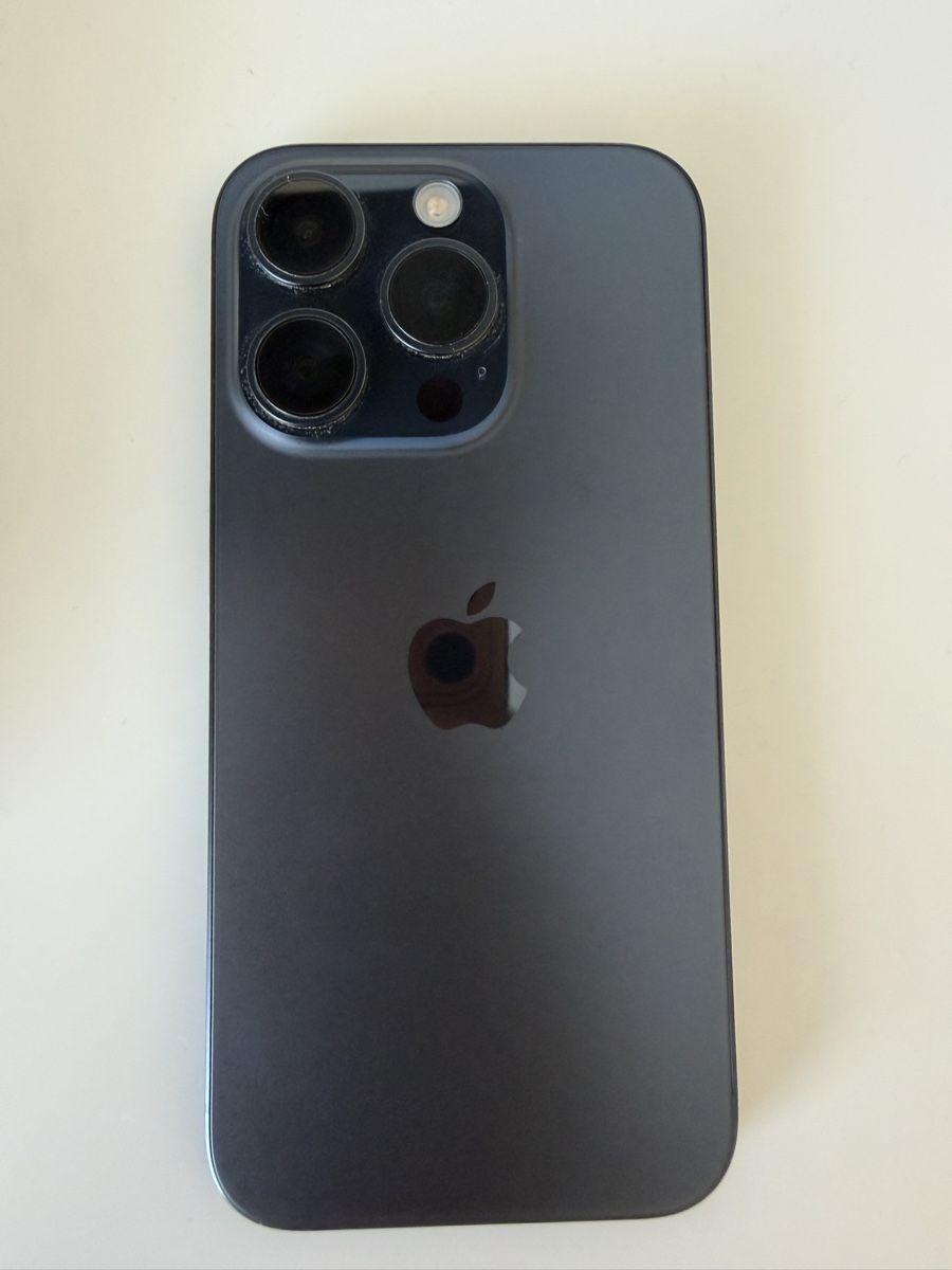 Apple Telefoni cellulari / Smartphones: iPhone 15 pro 128Go Excellent état – Usato da Petit-Lancy venduto da dkr_jg9d 3