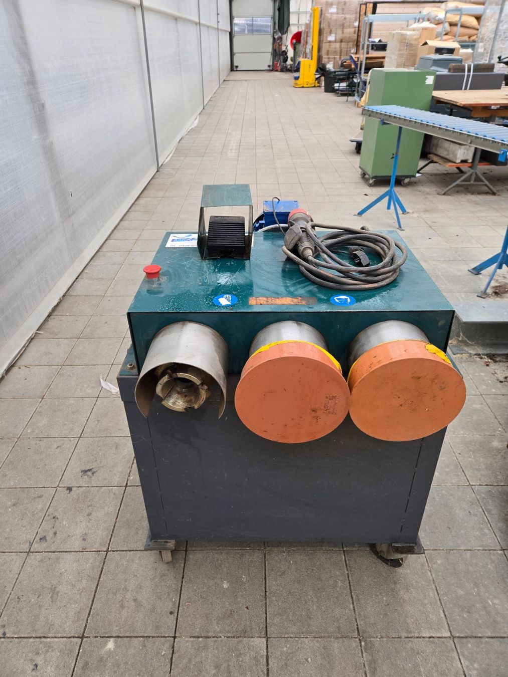 Alle Maschinen: Weihnachtsbaum Anpitzmaschine – Gebraucht aus Saanen von mic_6pmn