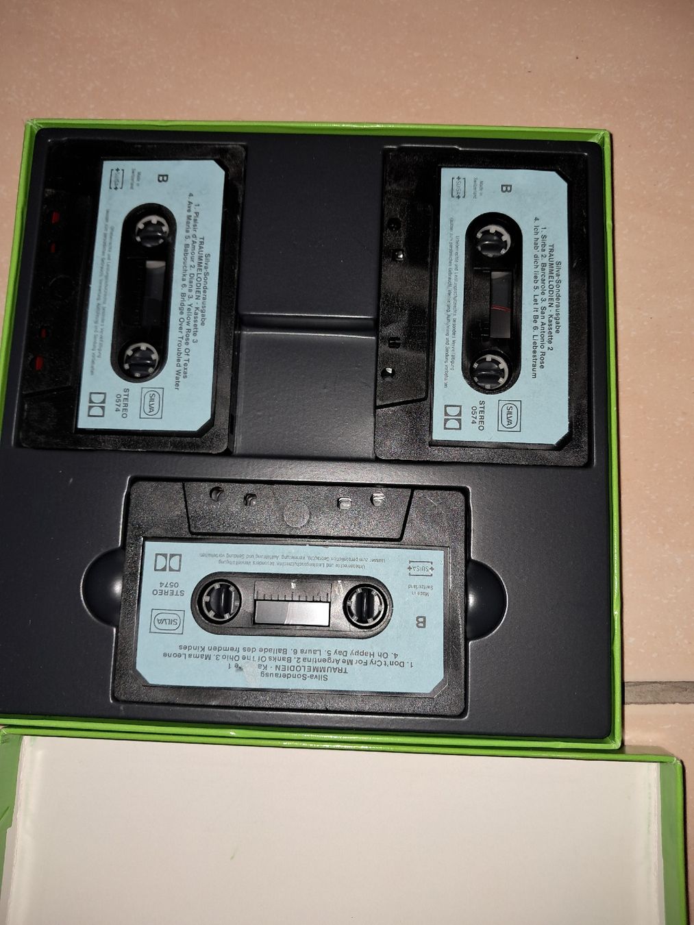 Musicassette: Coffret de 3 cassettes audio – Usato da Le locle venduto da juliensaran 1