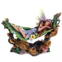 Naturfee in Blatt-Hängematte - lila