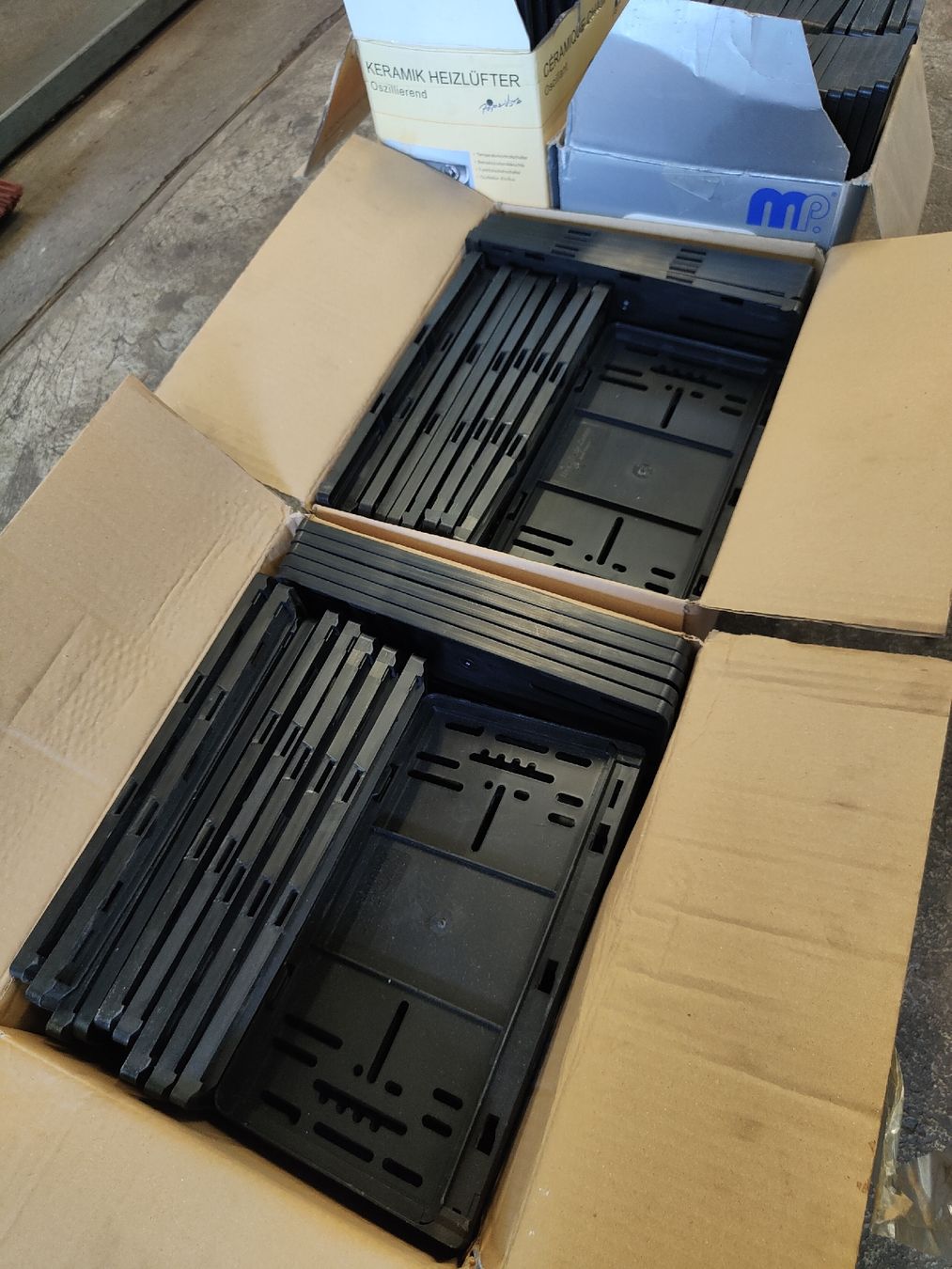 Tutti pezzi di ricambio auto: Kennzeichenhalter Nummernschilder Halter NEU ab 1Fr. – Nuovo (secondo la descrizione) da Sirnach venduto da temi81 1
