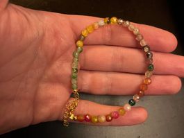 Armband mit Glasperlen und Natursteinen