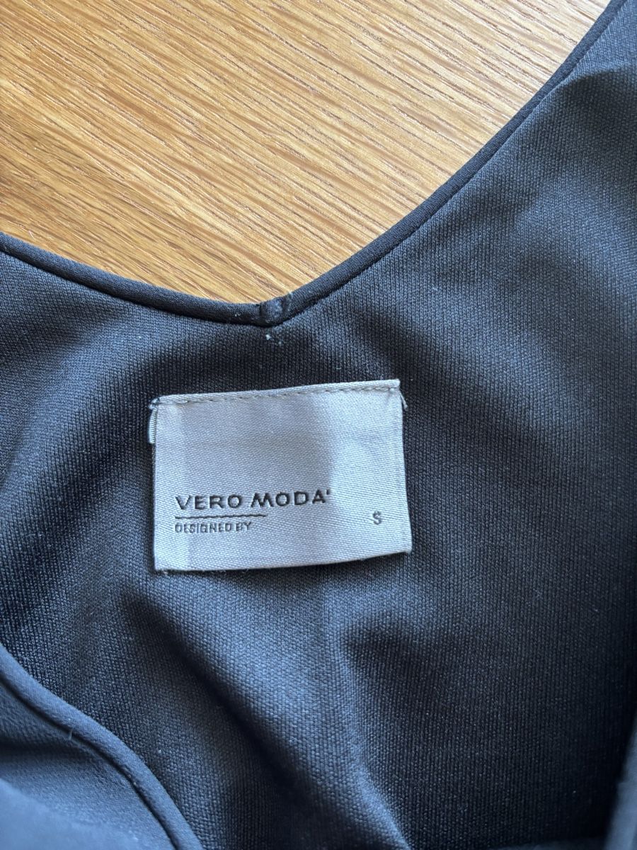 Vero Moda Top: Vero Moda Top Nero Taglia S – Usato da Lugano venduto da can_xdd8 3