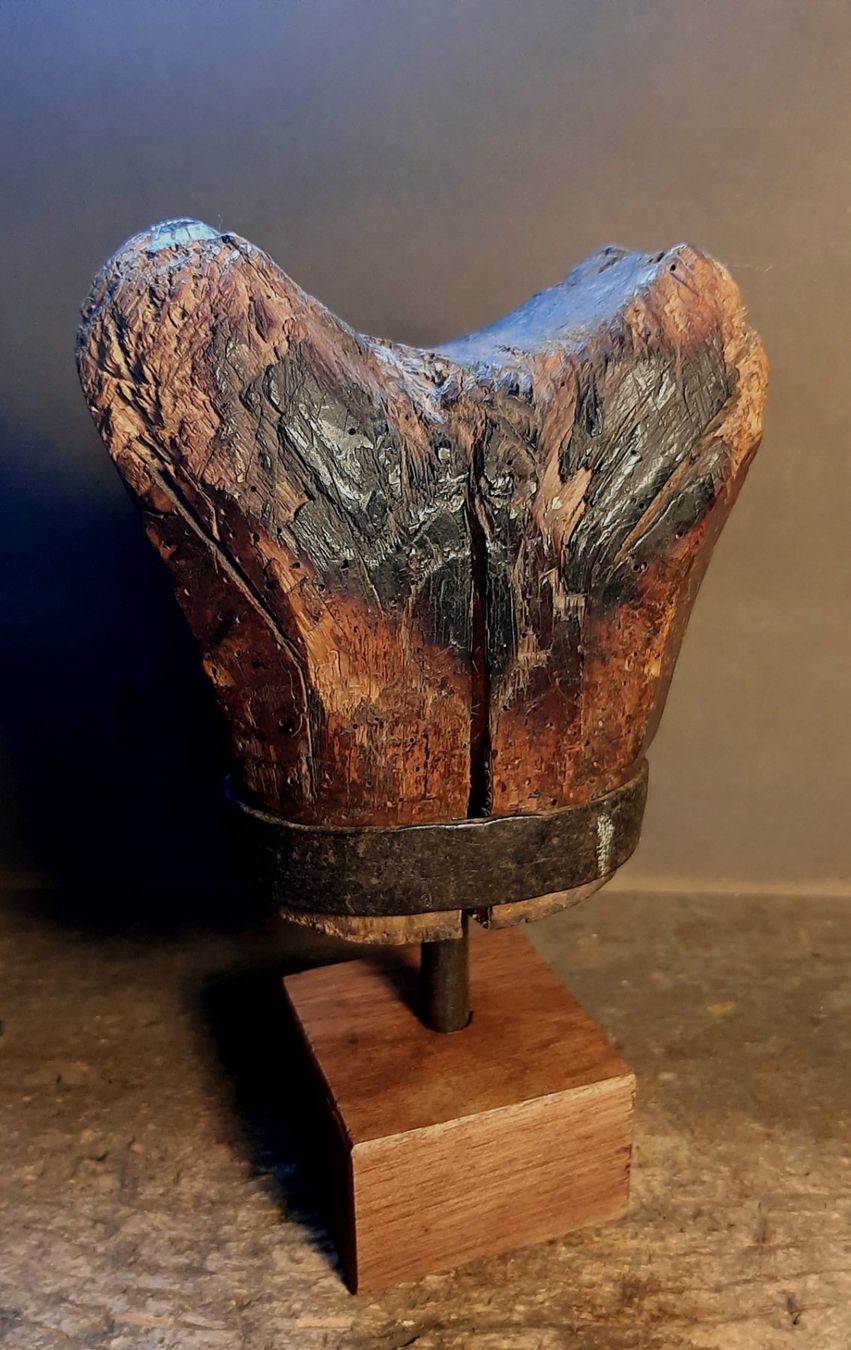 Alle Werkzeuge: Antiker Klopfstock oder Hufbock – Gebraucht aus Arbon von torso444
