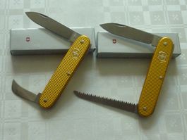 2 schöne Werbe Sackmesser VICTORINOX Alox Gelbgold BUGNARD
