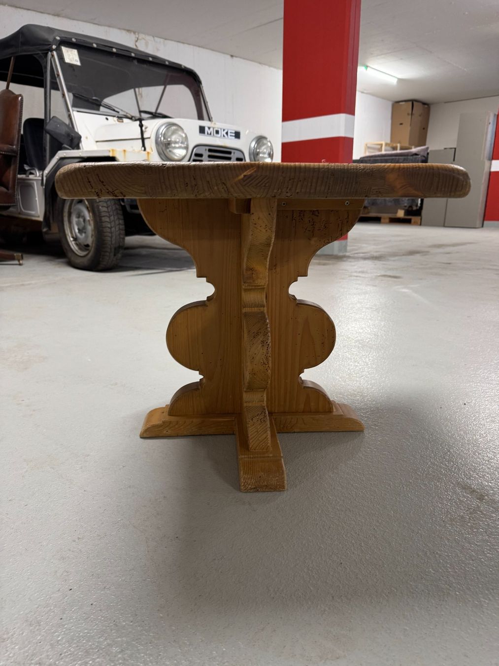 Tische: Antique Centre Table – Gebraucht aus Gsteig b. Gstaad von Auctionly 2