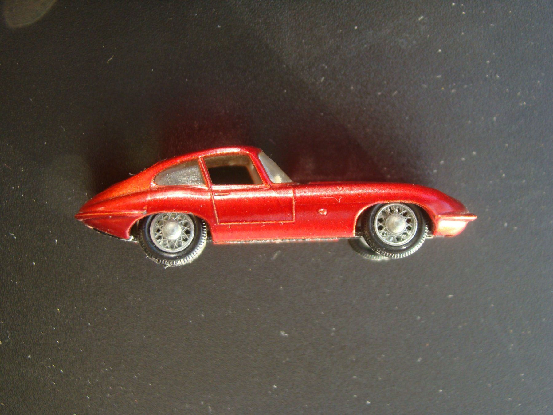 Lesney Modellini d'auto: Lesney Matchbox Series 32 Jaguar E-Type rot  alt – Usato da Walzenhausen venduto da Vanquish711 2