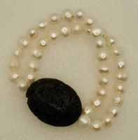 Armband Perlen und Lava