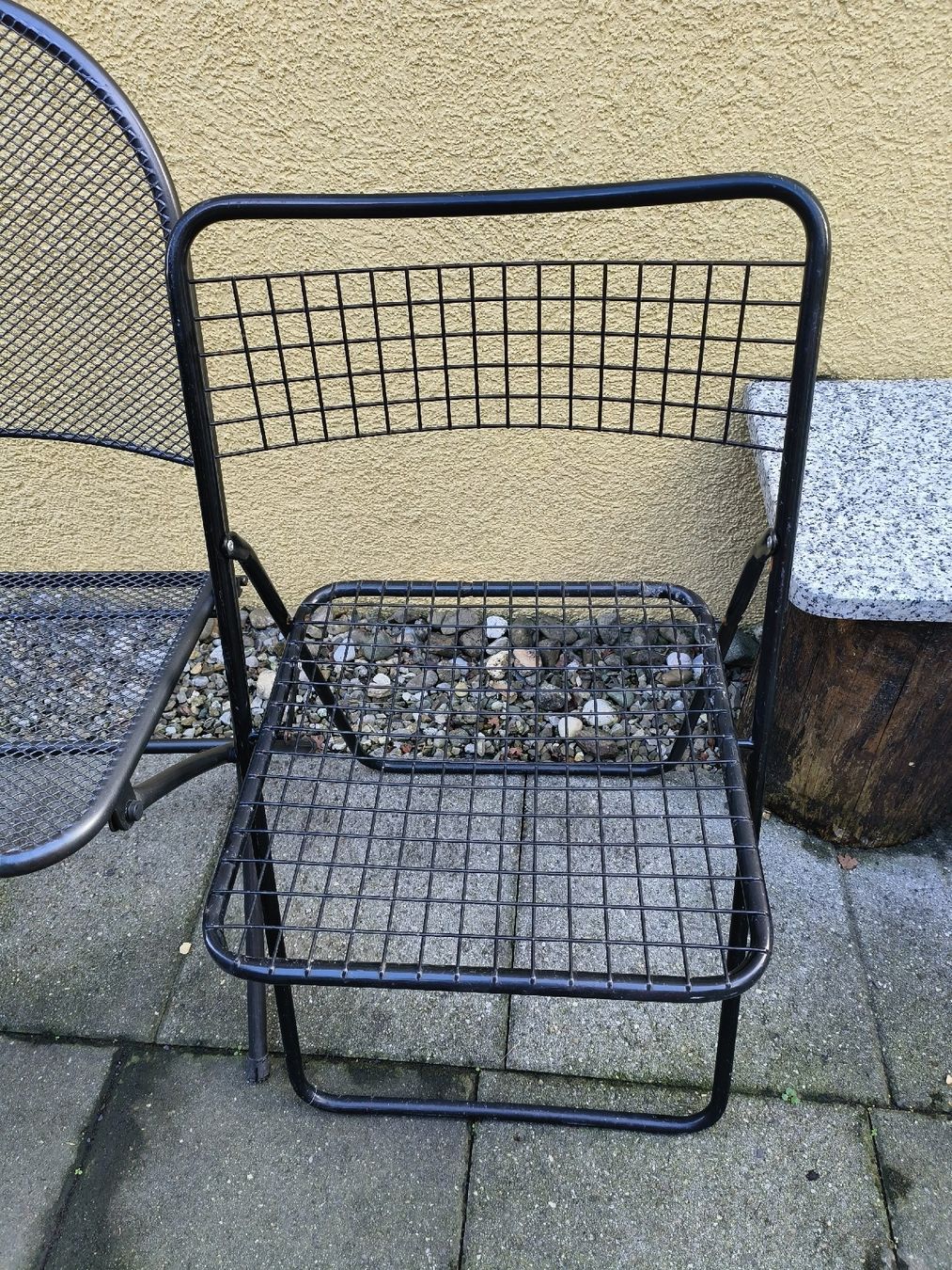 Stühle: Zwei verschiedene schwarze Klappstühle, Metall – Gebraucht aus Obfelden von Alf2005 2