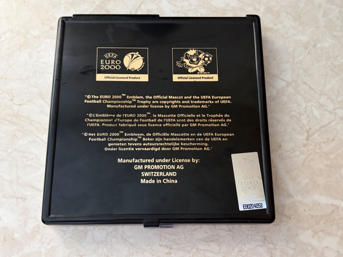 Fifa Plaketten & Abzeichen: Pins-Box EM 2000 Brüssel – Gebraucht aus Inkwil von RetrOhyeah_Schweiz 2
