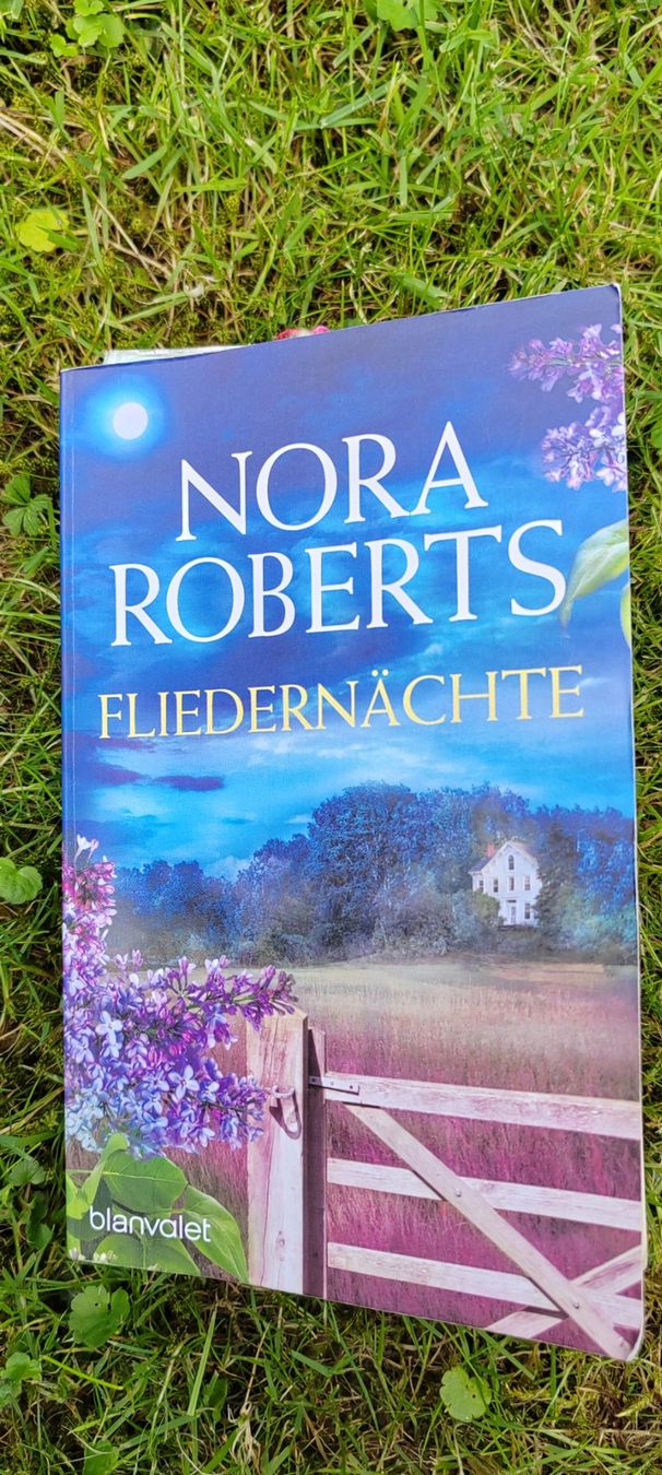 Livres: Nora Roberts Fliedernächte – D'occasion à Feusisberg par Sindbad3