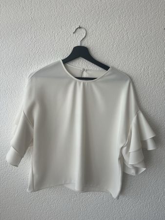 Weisses Sommer Top mit Volantärmeln, Grösse M, neuwertig