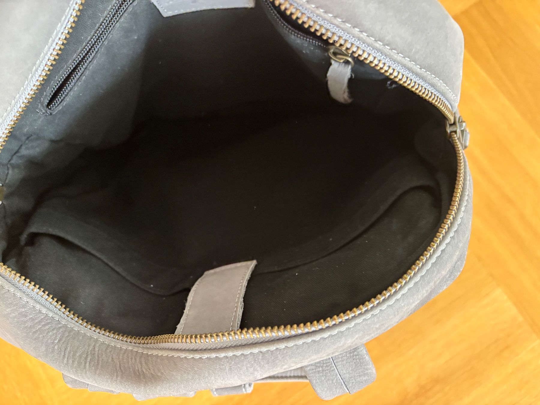 Zaini: Weicher Lederrucksack in grau – Usato da Zürich venduto da gaj_nm6w 1