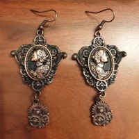 Steampunk Ohrschmuck mit filigranen Details, ungetragen