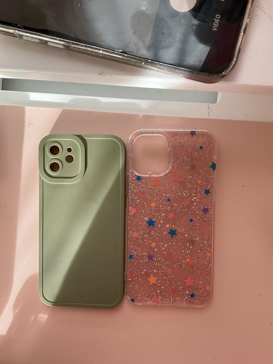 Apple Cover & Protezioni schermo: Lot de coques et verres de protection IPhone 12 – Usato da Lavigny venduto da Lea_9rxv 2