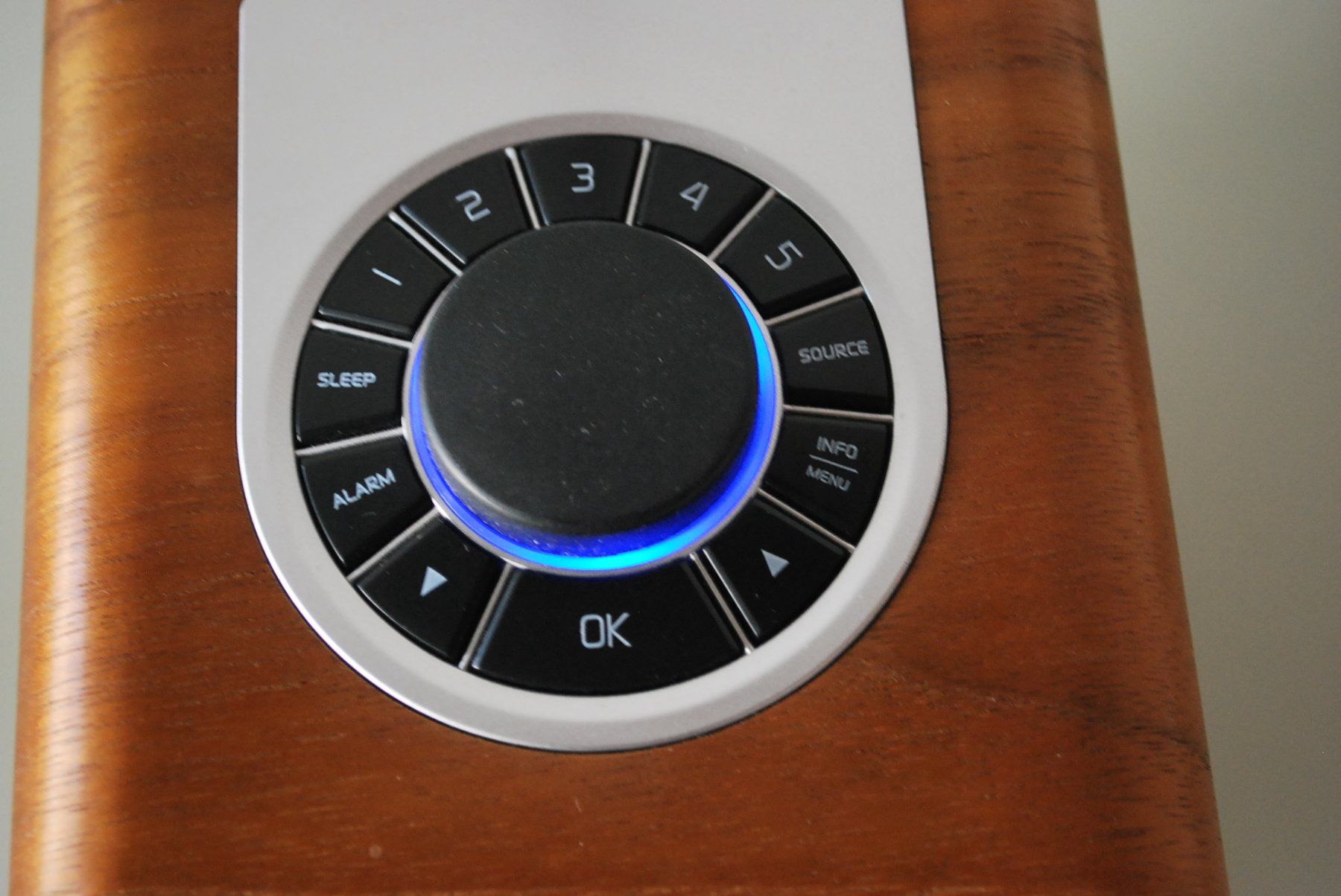 Ruark Radio: Ruark Audio Radio mit FM/DAB/AUX – Usato da Ennetbaden venduto da Rosen1 1
