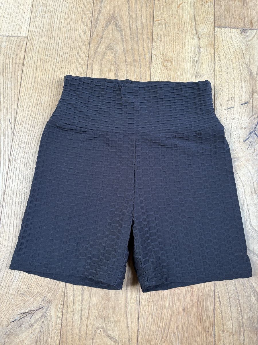 Shein Leggings: Schwarze Sport Shorts, Grösse M – Usato da Frauenfeld venduto da lin_77m9