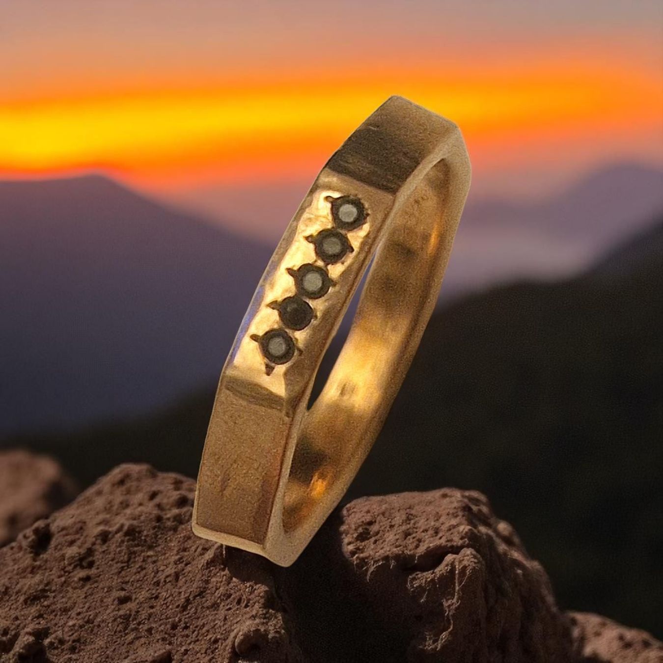 Anelli: Achteck-Ring Bronze mit 4 Spinellen, Grösse 58.7 – Nuovo e nell'imballaggio originale da Aarau venduto da Schmuckhoehle_MD 9