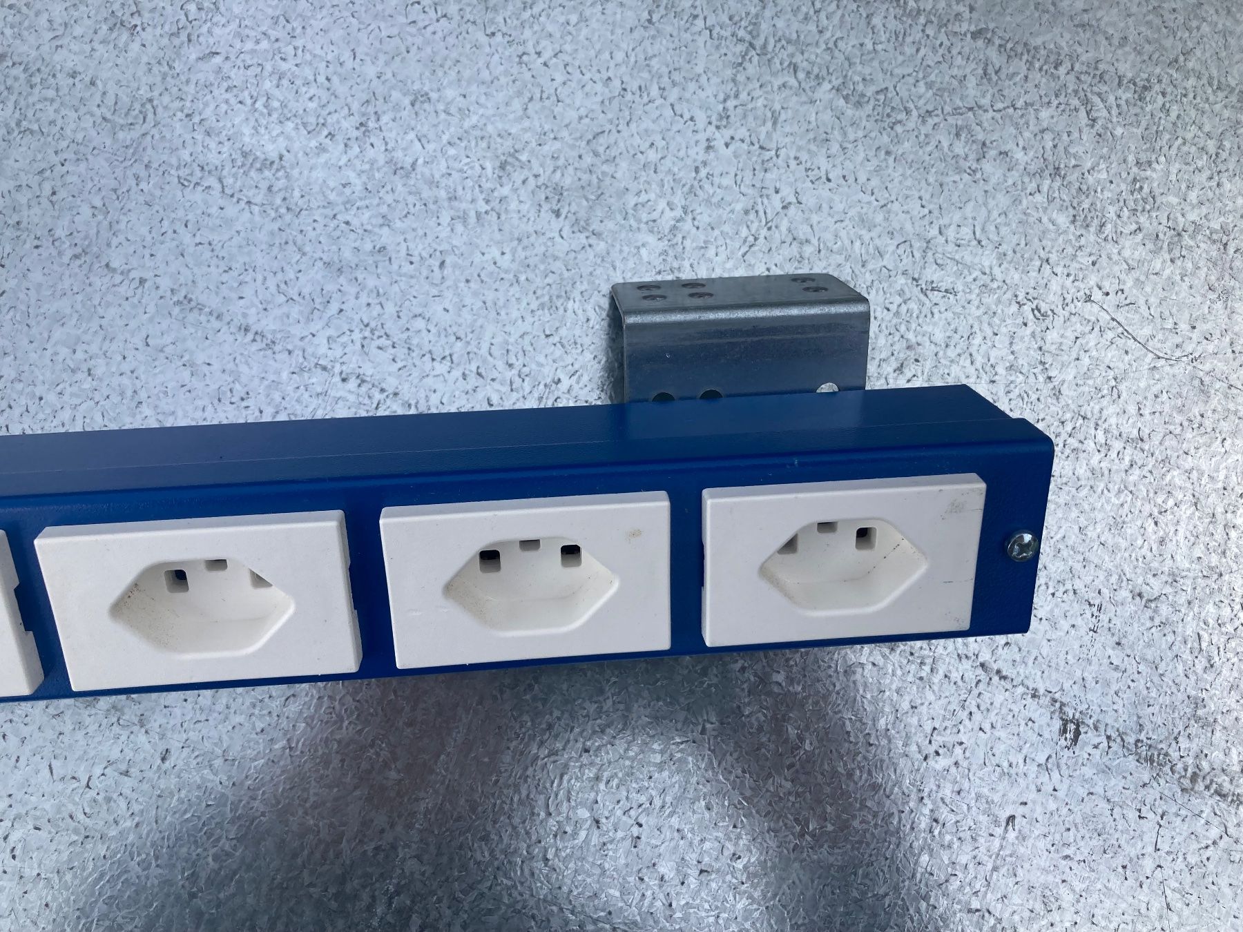 Alimentazione elettrica: Steckleiste – Usato da Heimenschwand venduto da Beuggerts 1