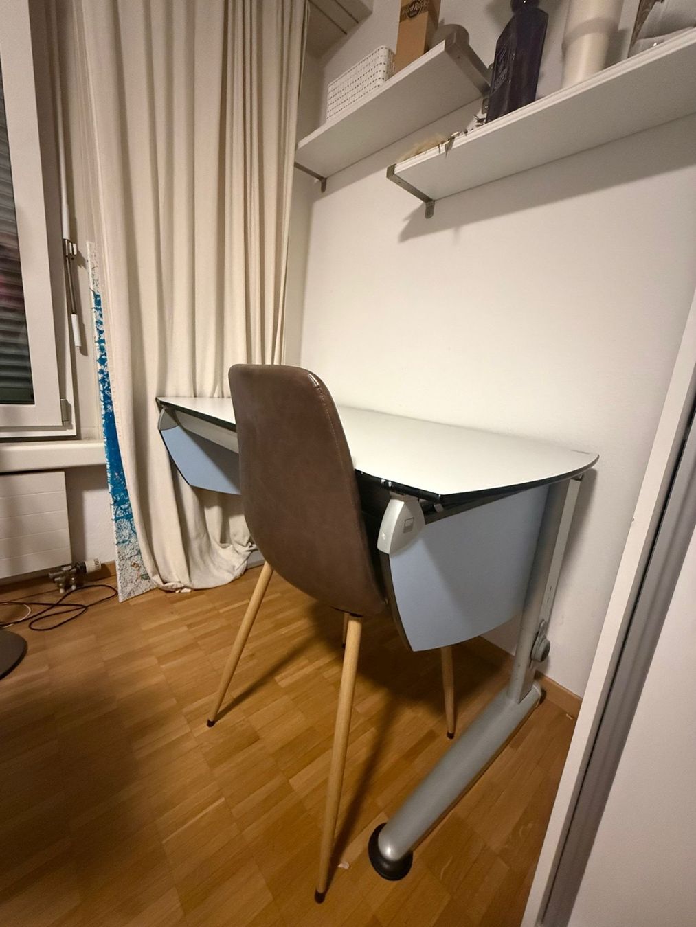 Pfister Scrivanie: Schreibtisch Moll von Pfister – Usato da Aeugst am Albis venduto da AnaisS99