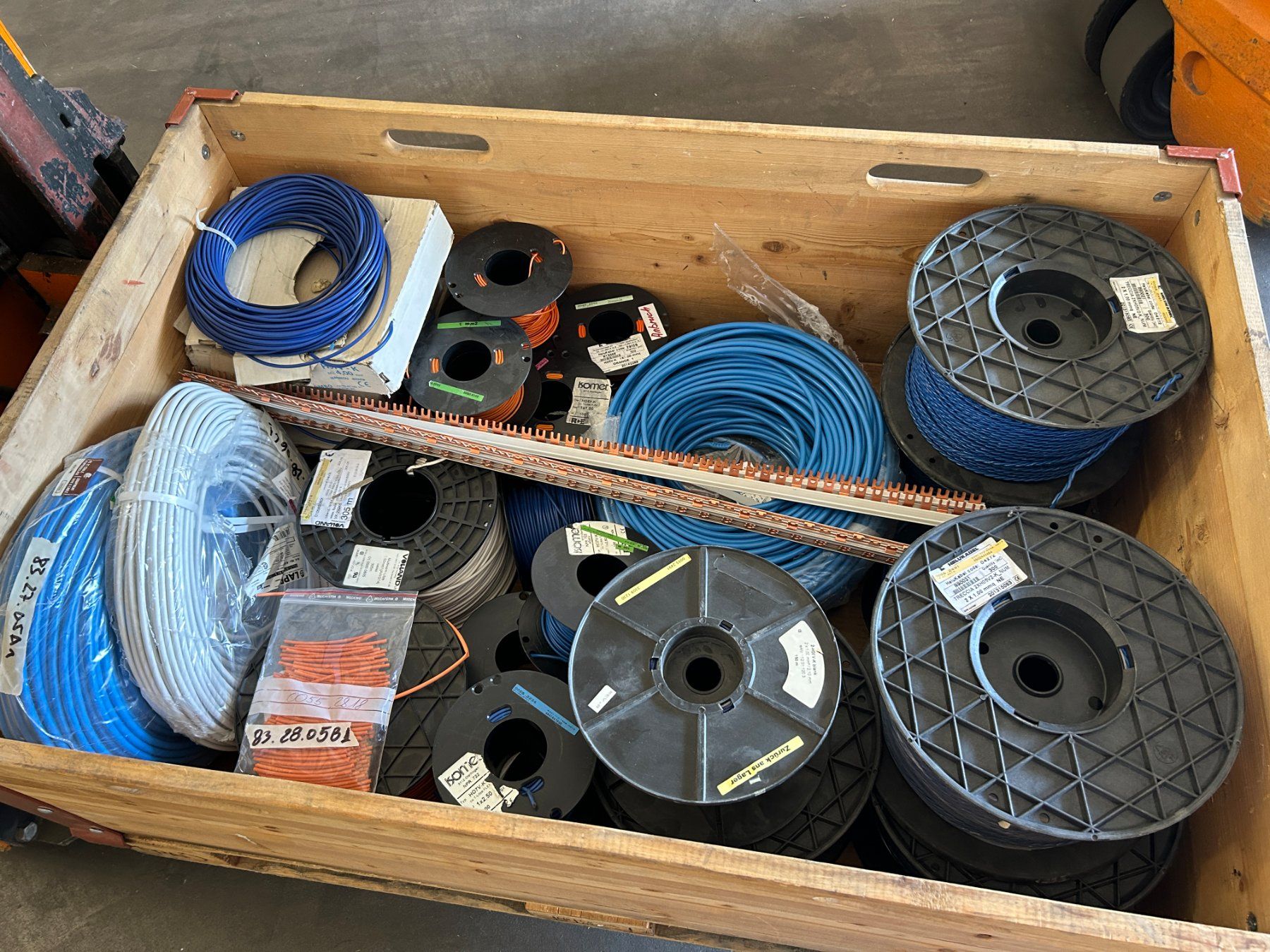 Cavi: Posten Kabel und Litzen - Kupferkabel – Nuovo (secondo la descrizione) da Zofingen venduto da Maschinenfabrik