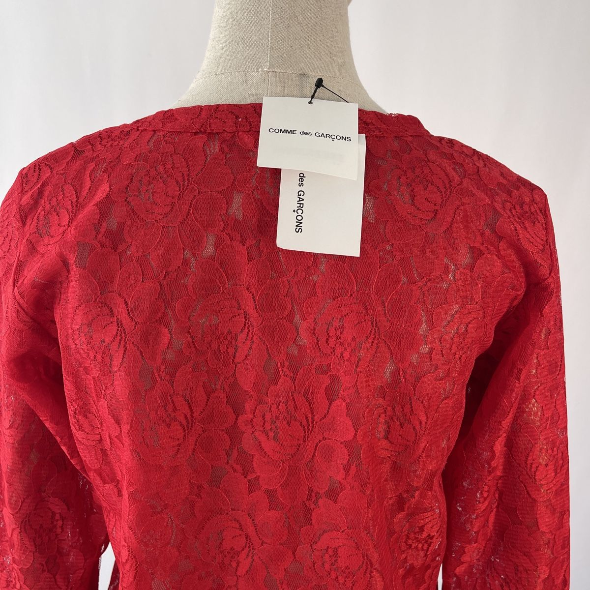 Comme Des Garcons Tops: COMME DES GARCONS Red Lace Top New – Neu und originalverpackt aus Emmen von Avviivva_Com2023 4