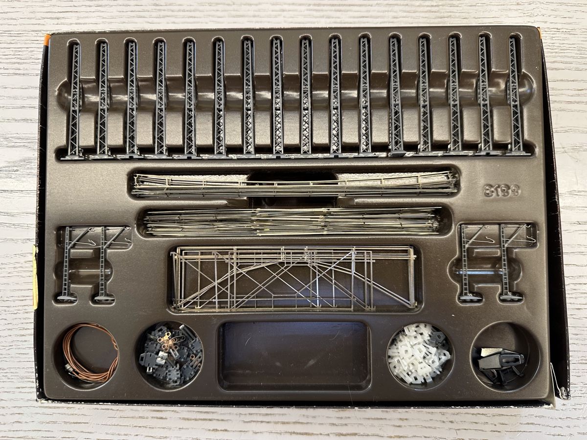 Märklin Modellini di ferrovie: Märklin 8199 Oberleitungsset – Usato da Lupsingen venduto da New-Haven 1