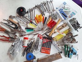 GROSSES WERKZEUGSET WERKZEUG