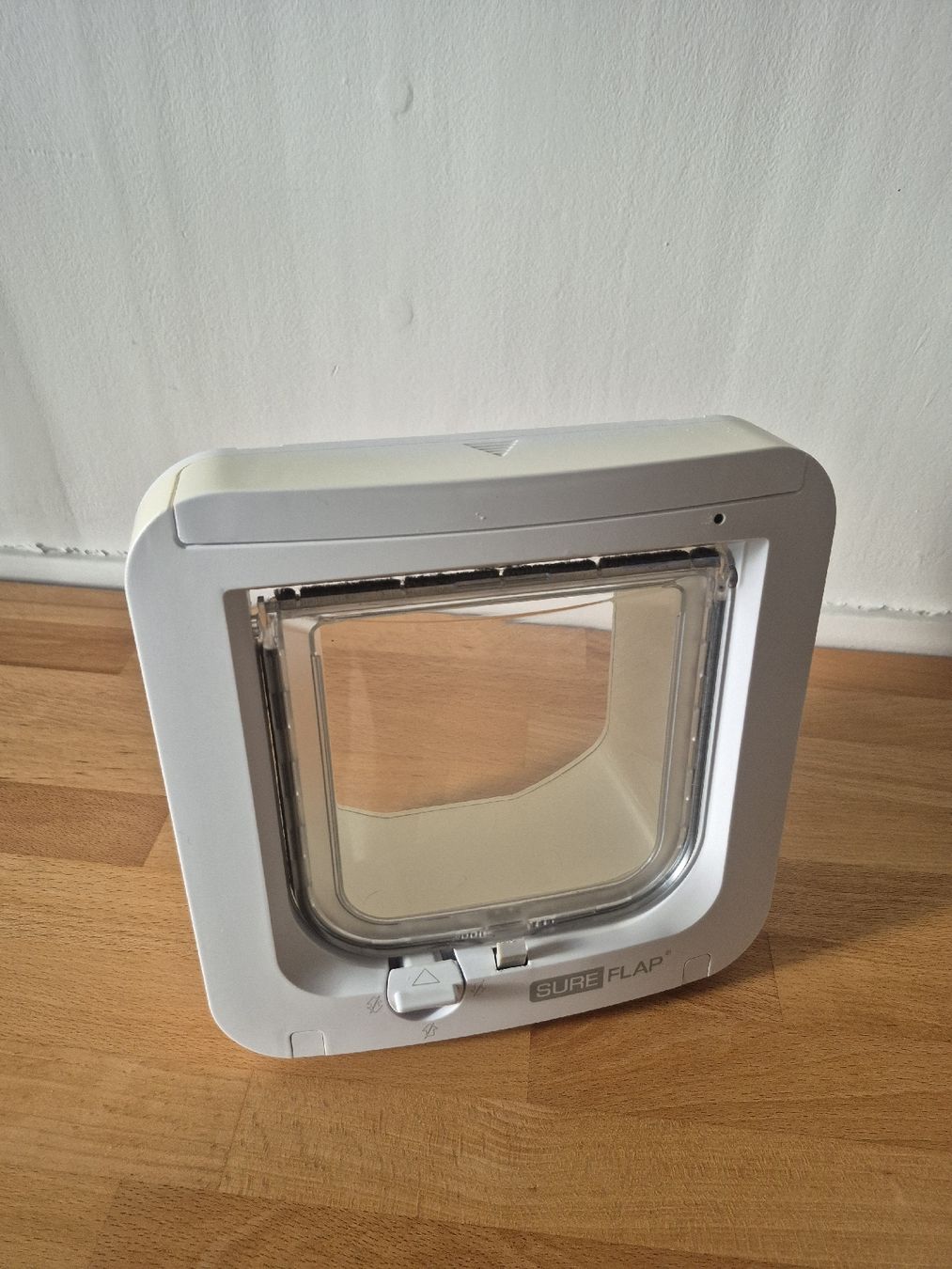 Chatières: Katzenklappe mit Chipleser - SureFlap – D'occasion à Winterthur par CMR1190
