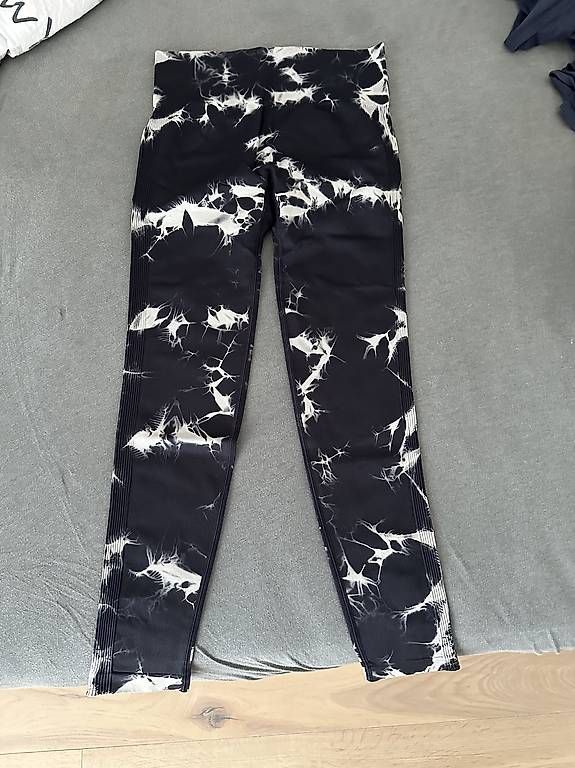 Leggings: Sport Leggings Damen – Usato da Lommis venduto da jen_6xz7