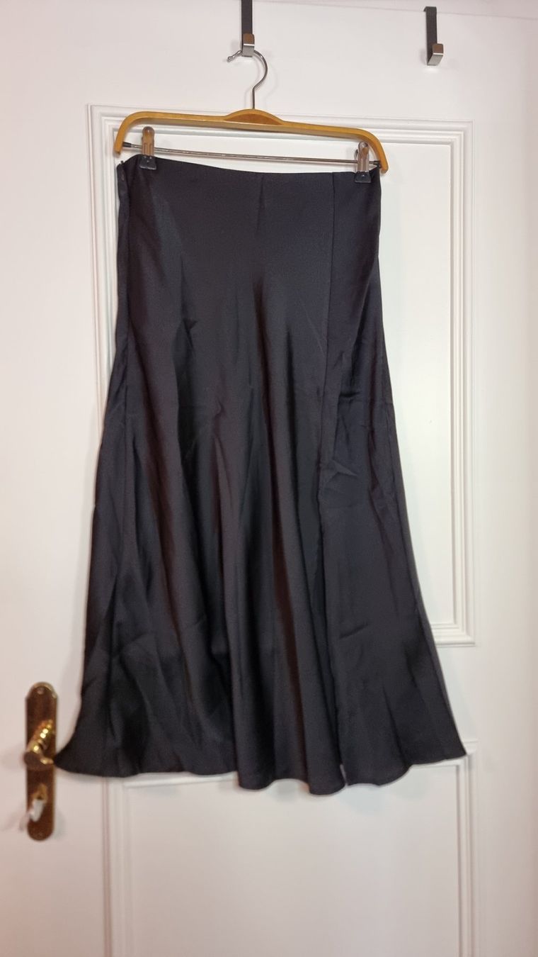 Shein Gonne: Schwarzer Satin Midi-Rock mit Schlitz Gr. 38 Elegant – Usato da Wald ZH venduto da CapLux