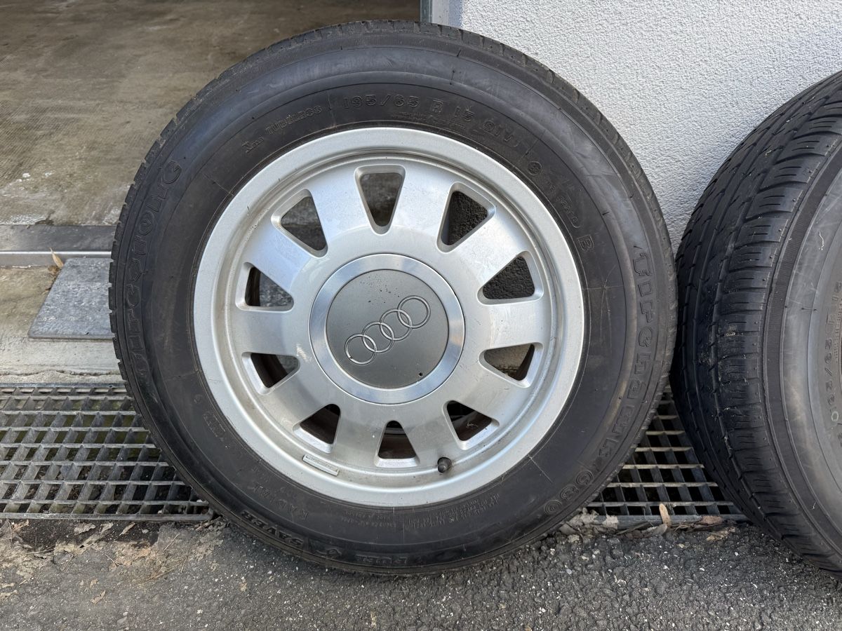 Pneus & Kompletträder: Jantes Audi avec pneus 195/65 R15 très vieux. – Gebraucht aus Cheseaux-Lausanne von davidleal1989 1