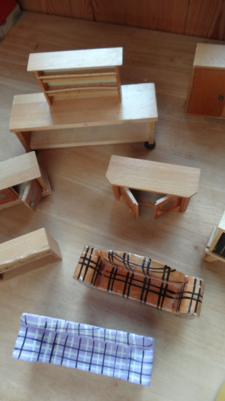 Case e mobili per bambole: Mobilier de maison de poupée vintage, – Usato da Rebeuvelier venduto da falcon58 3