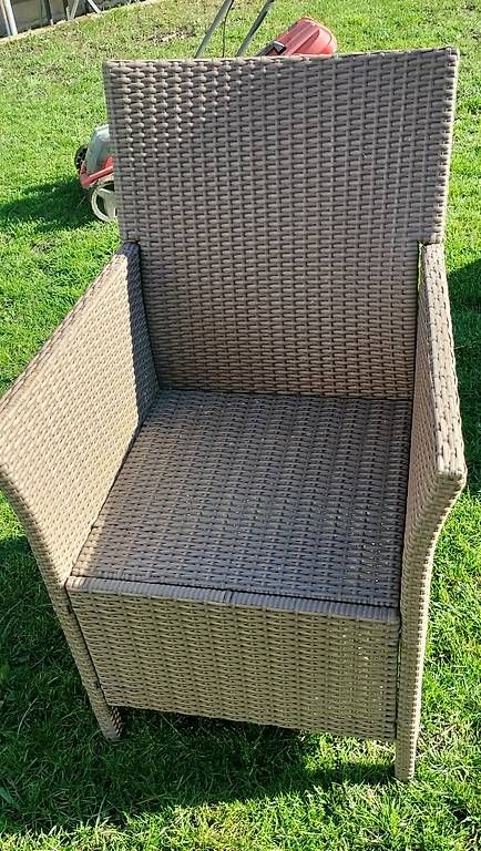 Set di tavolo e panche: Schöner Rattan Tisch mit 4 Stühlen – Usato da Herisau venduto da lindauerli 1