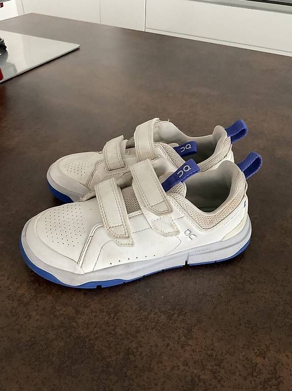 Chaussures garçon: ON The Roger no. 32 – D'occasion à Claro par teo1982 1