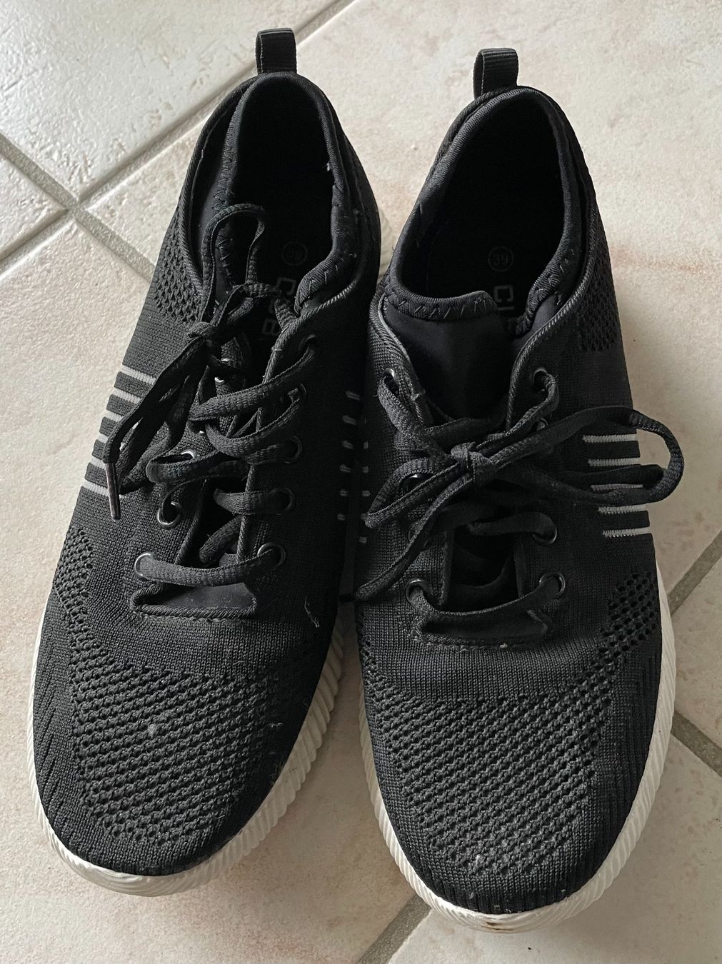Herrenschuhe: Sneaker - CUBA - Grösse 39 – Gebraucht aus Seon von tweety19
