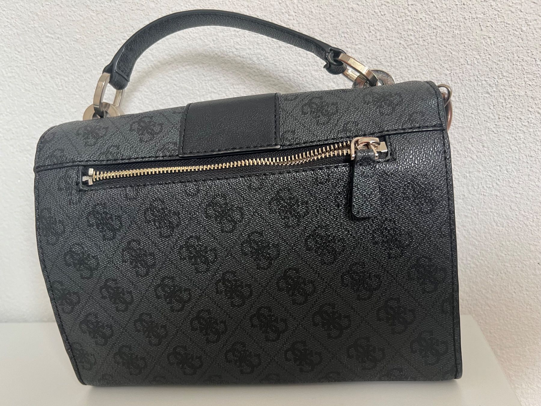 Guess Taschen für Damen: Guess Tasche – Gebraucht aus Schaffhausen von mary.d 1
