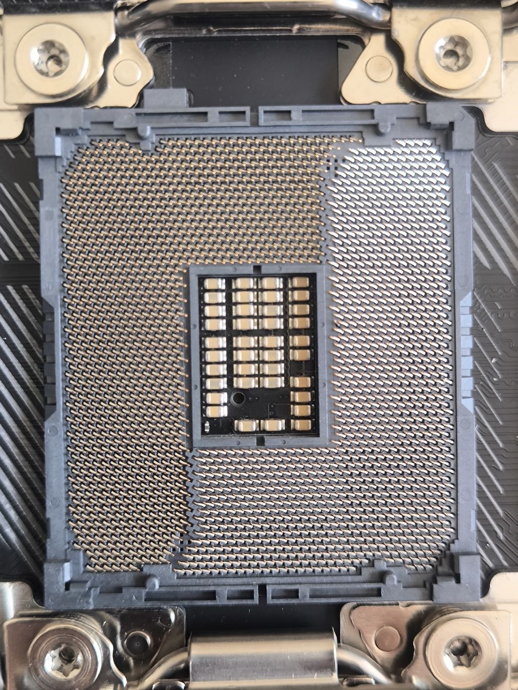 Asus Mainboards: ASUS STRIX X299-E Gaming – Defekt aus Zürich von col_bgr9 3