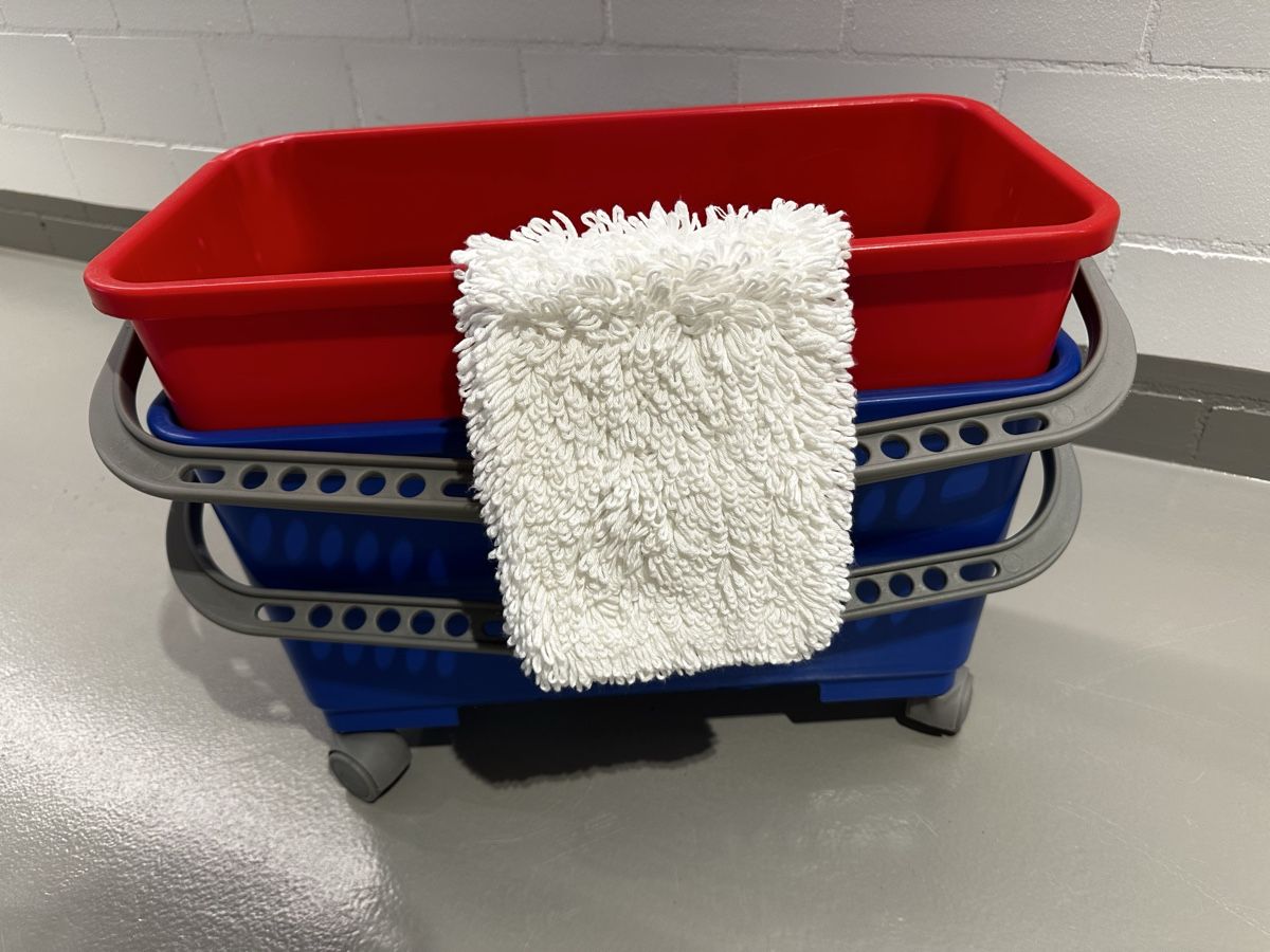 Sonstiges für Haushalt & Wohnen: Mopp Set mit 2 Eimern und 2 neuen Lappen – Gebraucht aus Wollerau von HuberN 4
