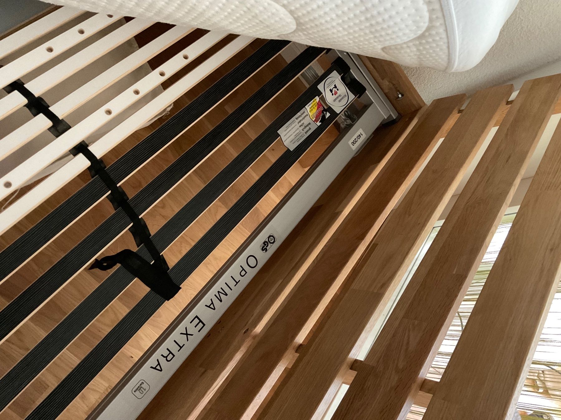 Lits: Lit en bois 140/200 – D'occasion à Fribourg par dag_q8kl 1