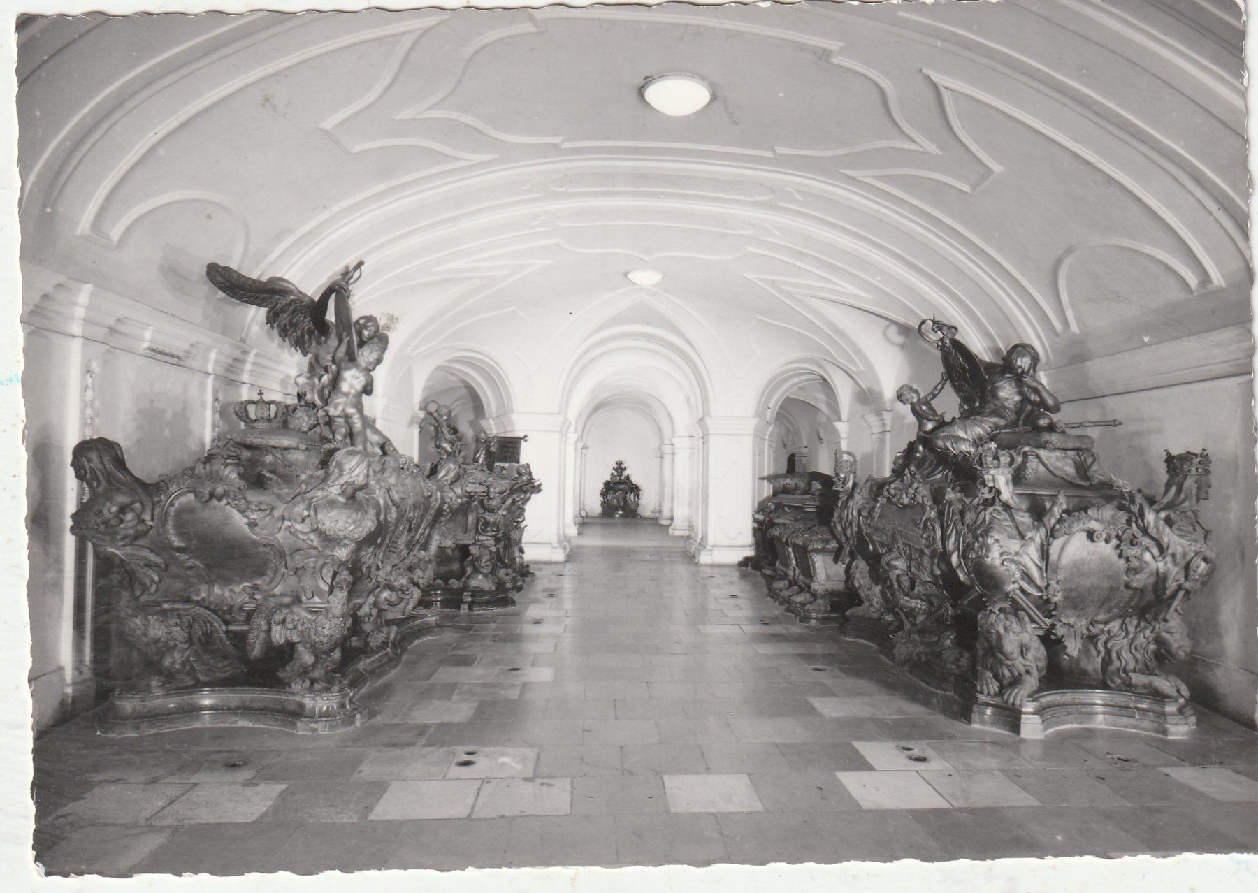 Cartoline postali: Wien  Kausergruft. Karlsgrut – Usato da Lumbrein venduto da made02